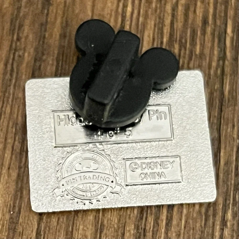 Disney Trading Pin, Mickey Mouse, Hidden Mickey, Yellow Flag,‎ 4 of 5, 2010